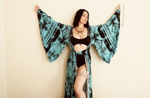 Varsha independent escort & sex guide